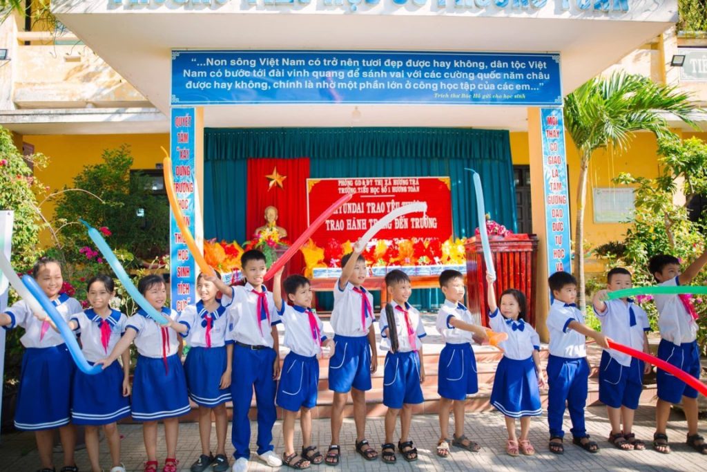Chú Hề Hoạt Náo Tại Huế