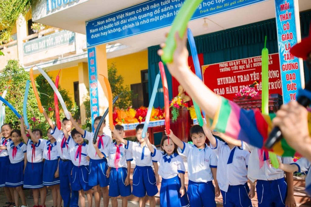 Chú Hề Hoạt Náo Tại Huế