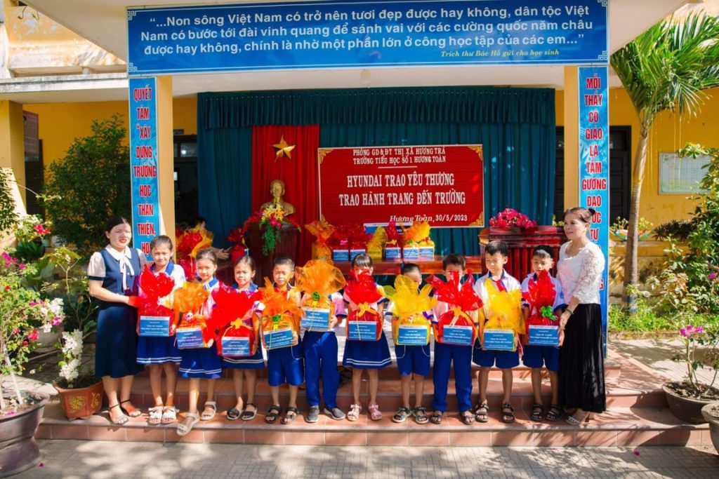 Chú Hề Hoạt Náo Tại Huế