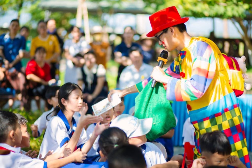 Chú Hề Hoạt Náo Tại Huế